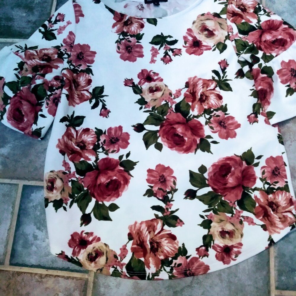 Junior Ladies size small Moa Moa floral blouse